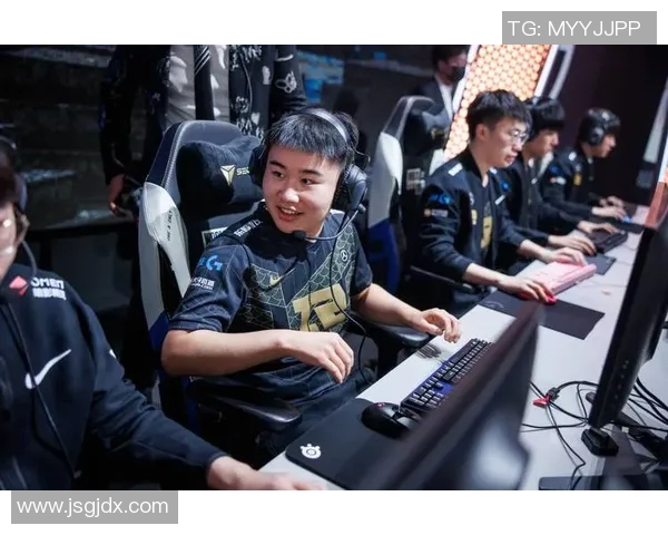 青年赛特别报道RNG逆袭之旅展现团队精神与不屈斗志